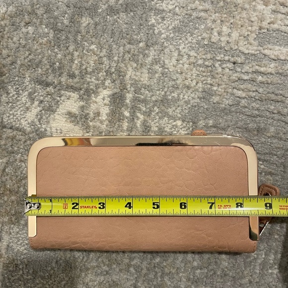 UB Urban Expression Vegan Leather Pink Gold Trenton Wallet Clutch EUC - Picture 10 of 11